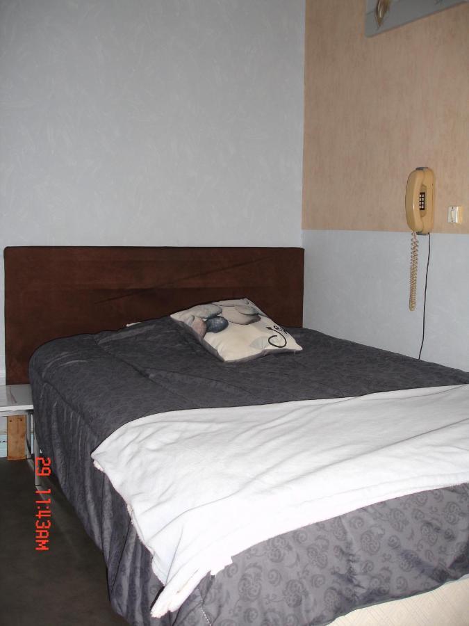 Hotel De La Marmotte Niort Room photo