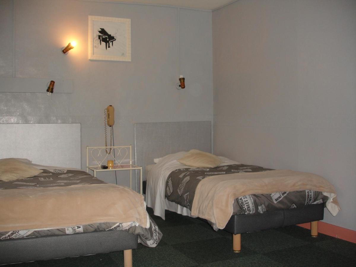 Hotel De La Marmotte Niort Room photo